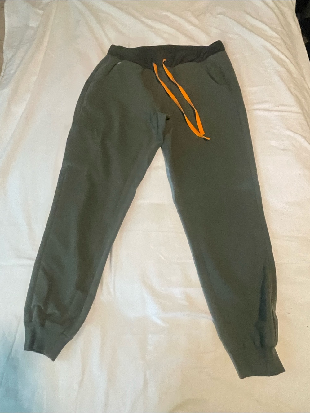 Figs Women’s Olive Green Zamora Jogger Scrub Pants. Size M